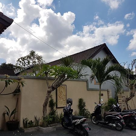 Nyoman Guesthouse Canggu Exteriör bild