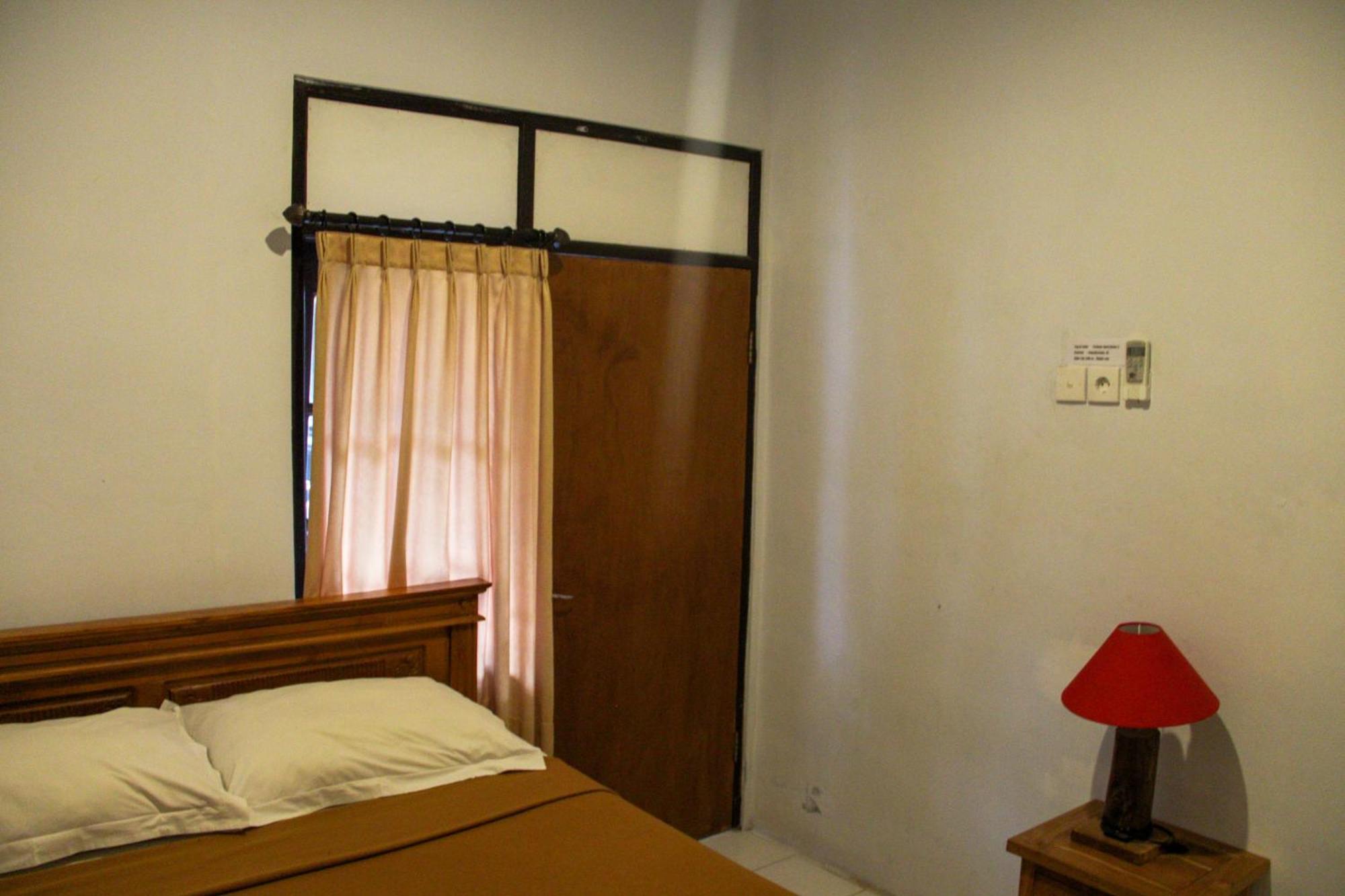 Nyoman Guesthouse Canggu Rum bild