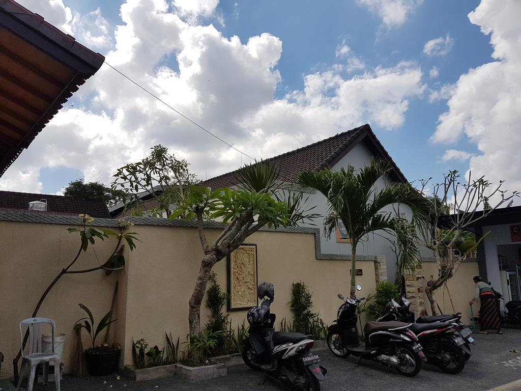 Nyoman Guesthouse Canggu Exteriör bild